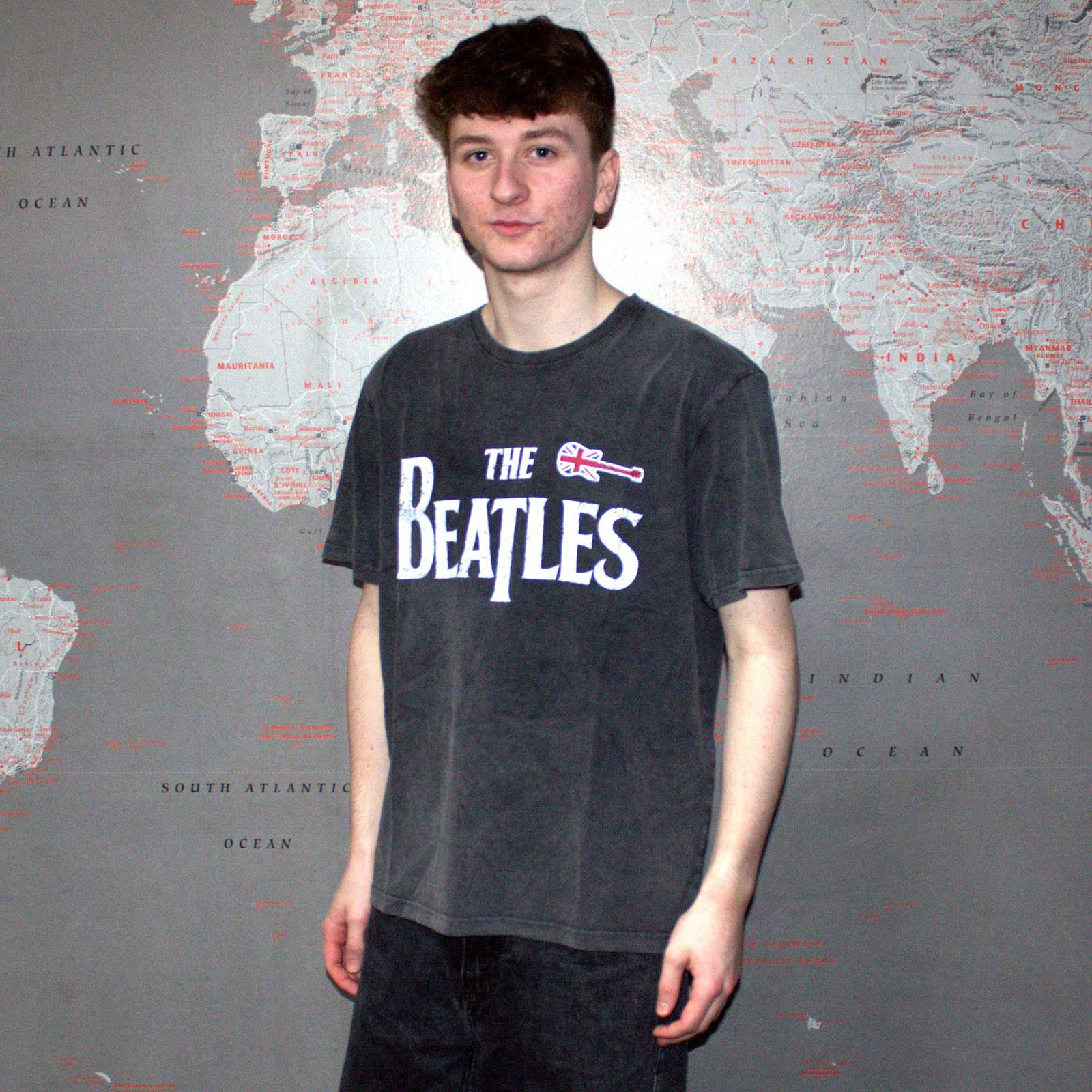 The Beatles Unisex Stone Wash T-Shirt: Guitar & Drop T (Charcoal Grey)