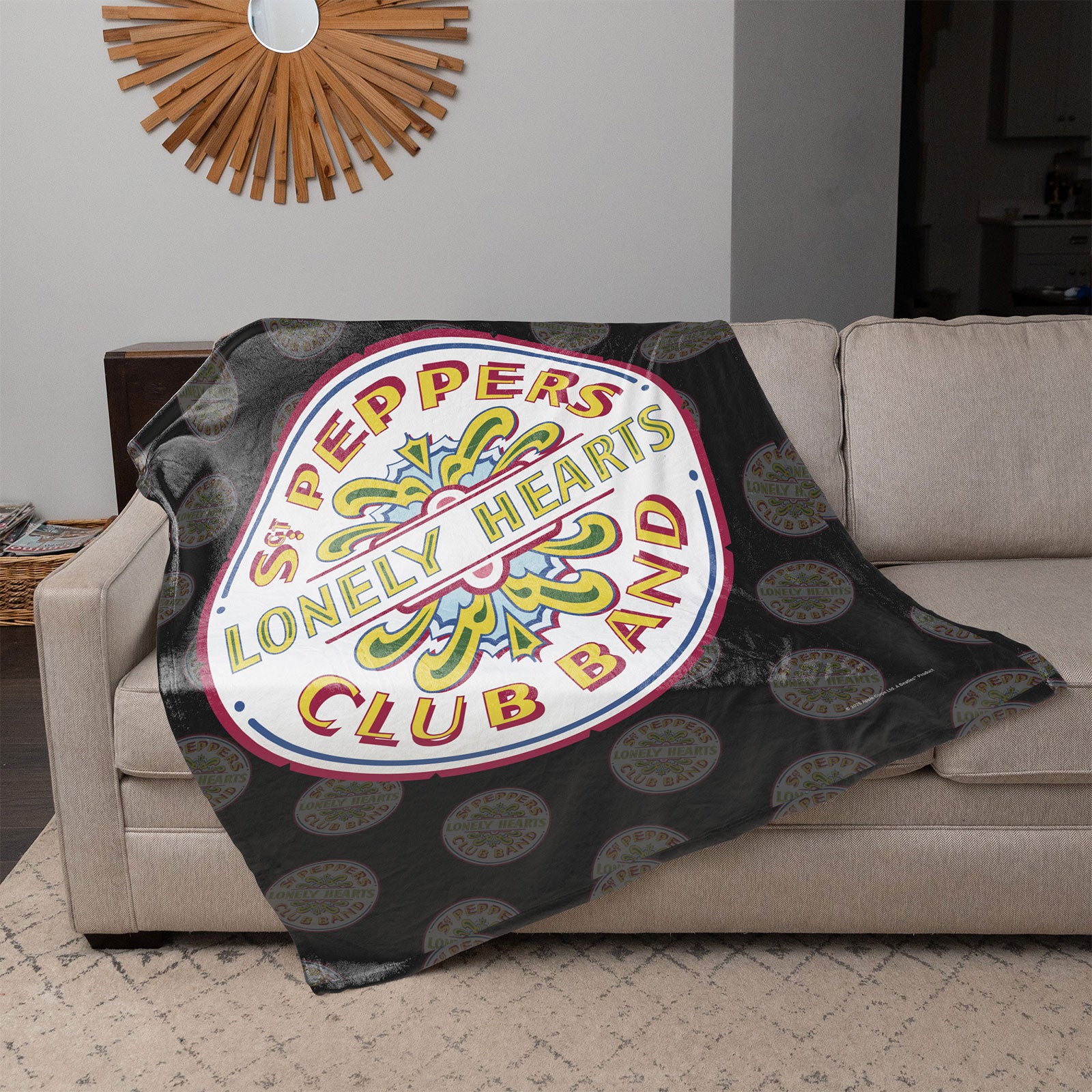 The Beatles Sherpa Fleece Blanket: Sgt Pepper (Multicolour)