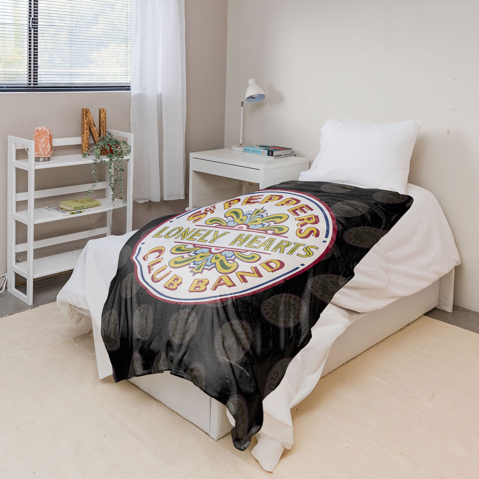 The Beatles Sherpa Fleece Blanket: Sgt Pepper (Multicolour)