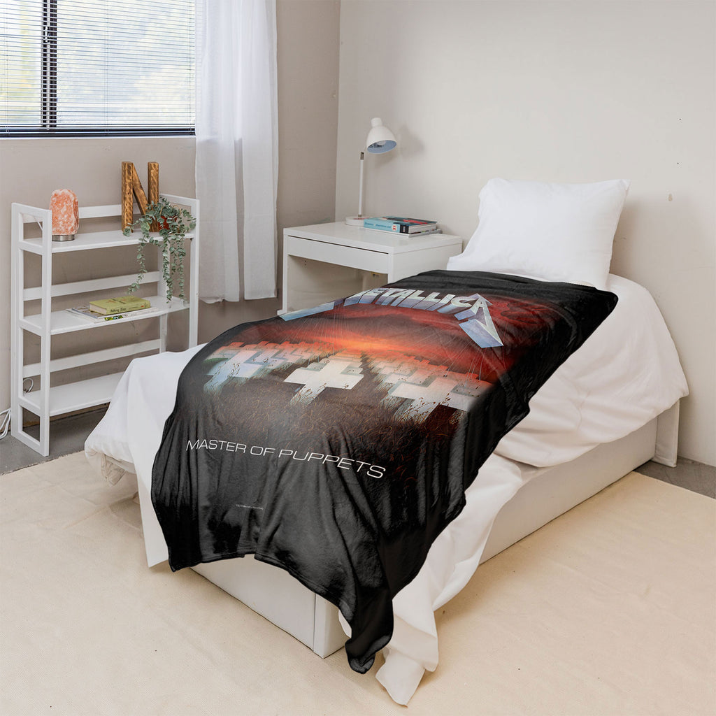 Metallica Sherpa Fleece Blanket: Master Of Puppets (Multicolour)