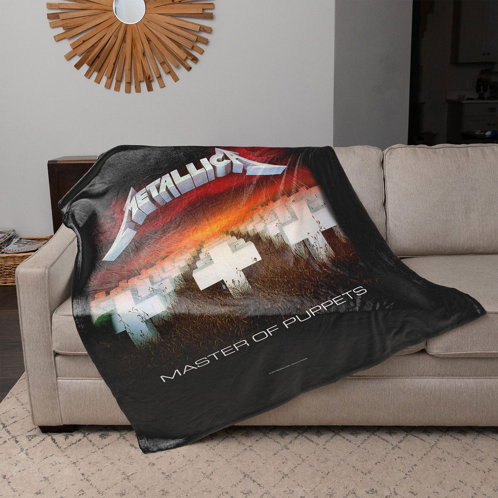 Metallica Sherpa Fleece Blanket: Master Of Puppets (Multicolour)