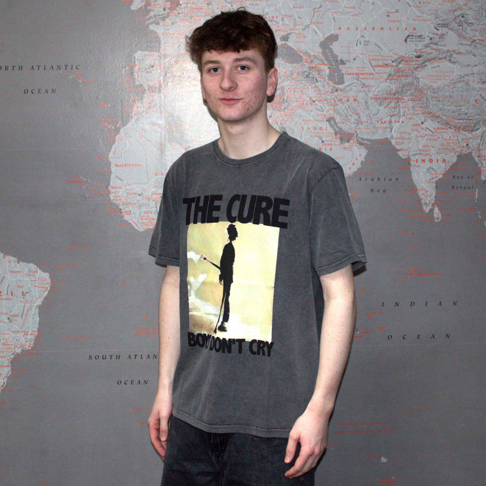 The Cure Unisex Stone Wash T-Shirt: Boys Don't Cry Box (Charcoal Grey)