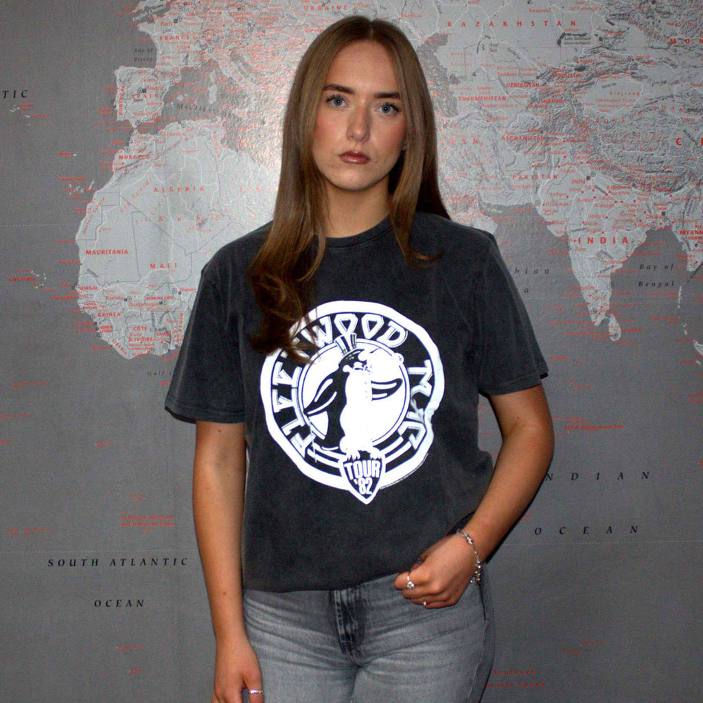 Fleetwood Mac Unisex Stone Wash T-Shirt: Tour '82 Penguin (Charcoal Grey)