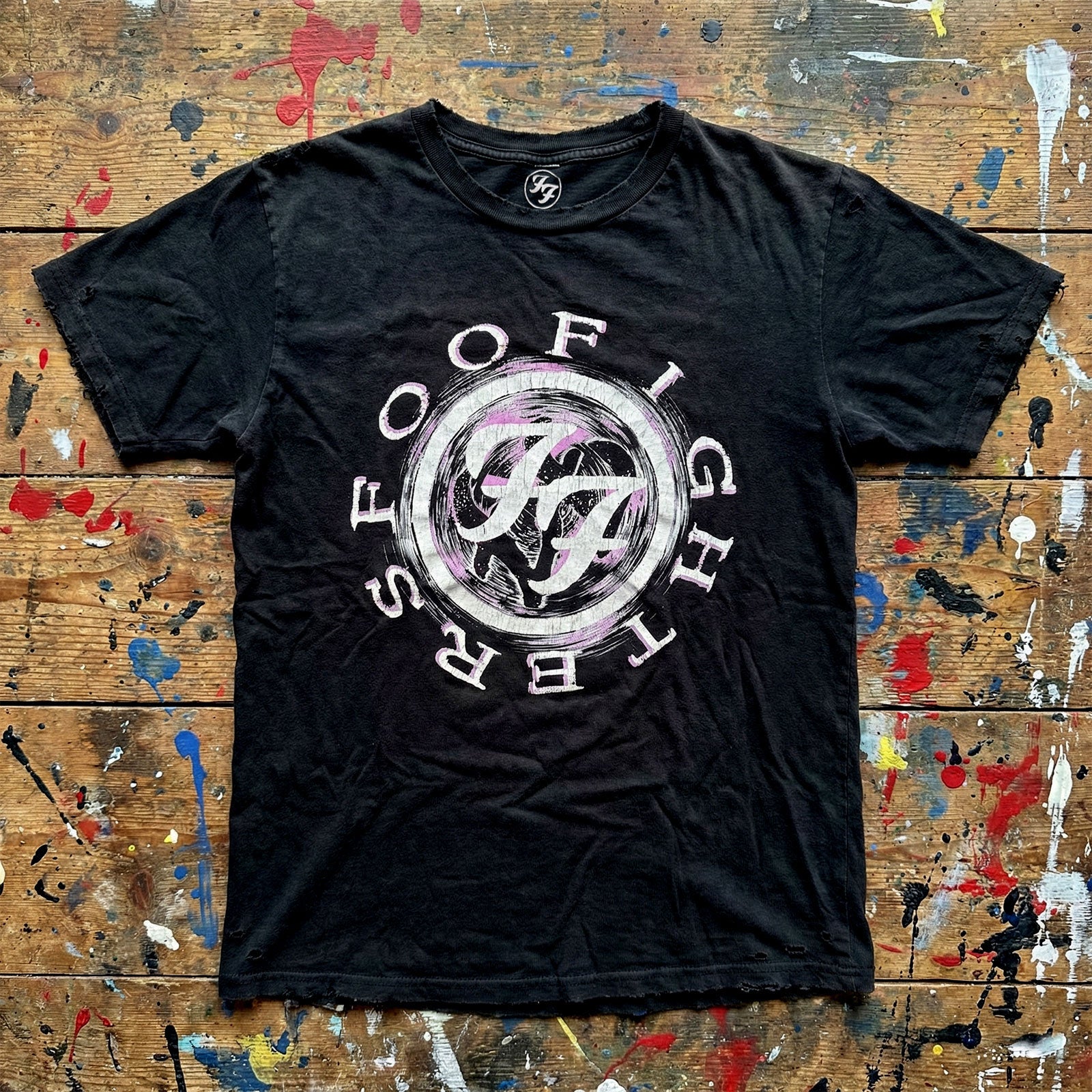 Foo Fighters Unisex Premium Carbon T-Shirt: Wheel Logo Shadow (Black)