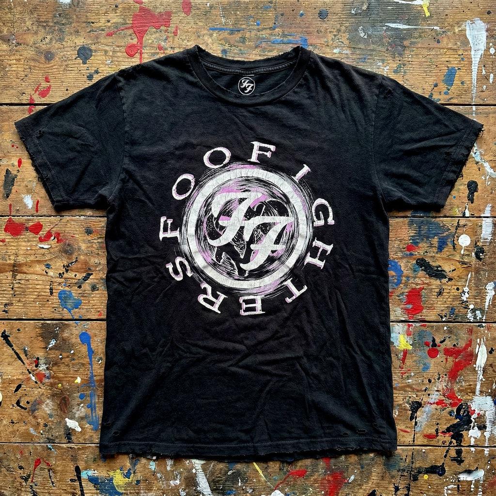Foo Fighters Unisex Premium Carbon T-Shirt: Wheel Logo Shadow (Black)
