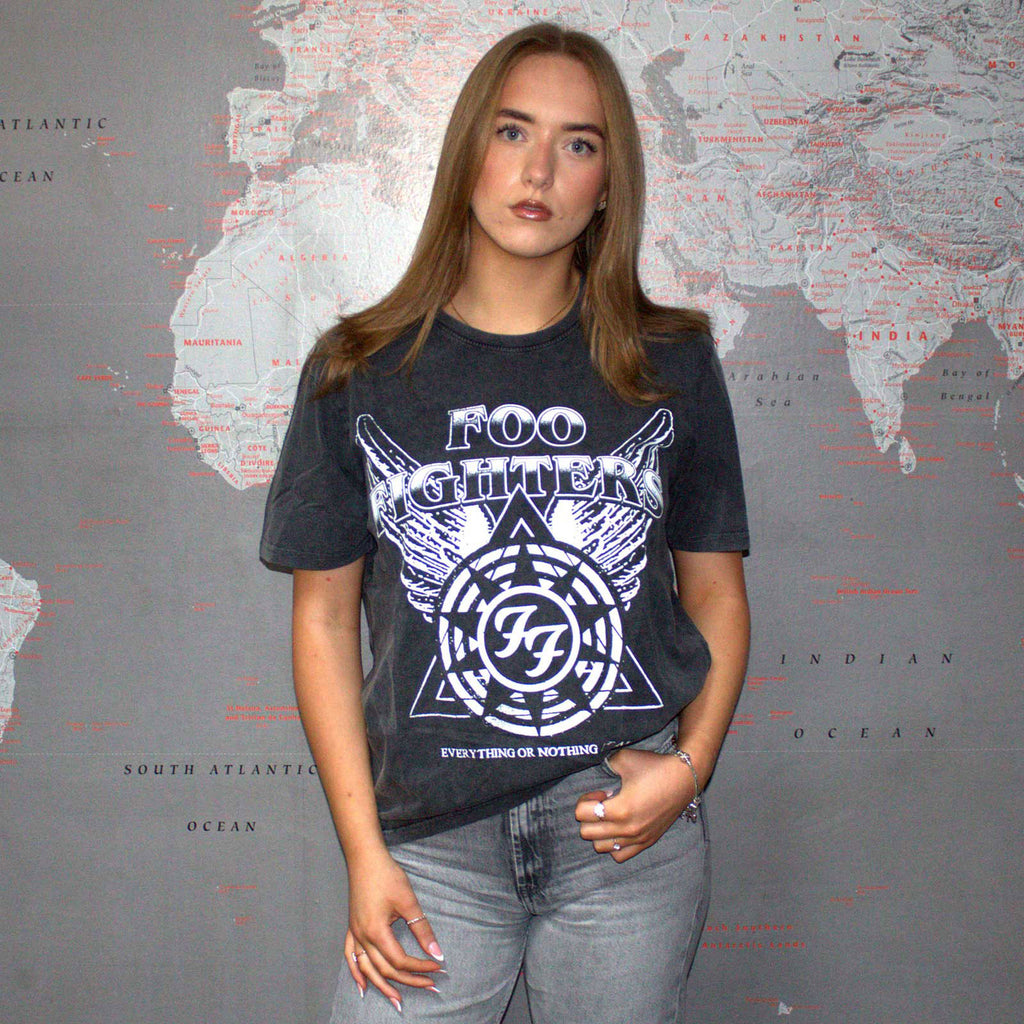 Foo Fighters Unisex Stone Wash T-Shirt: EONAA Logo (Charcoal Grey)