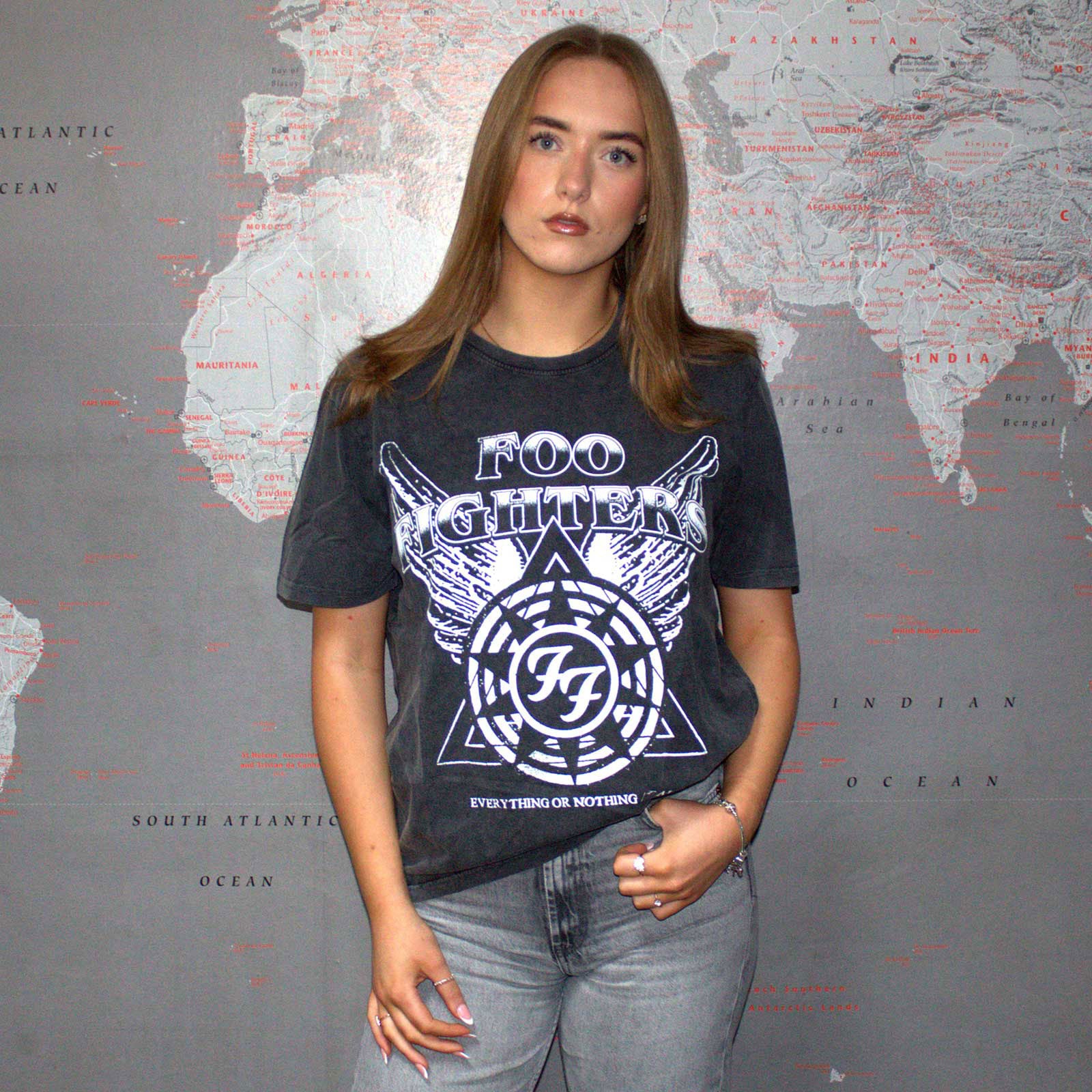 Foo Fighters Unisex Stone Wash T-Shirt: EONAA Logo (Charcoal Grey)