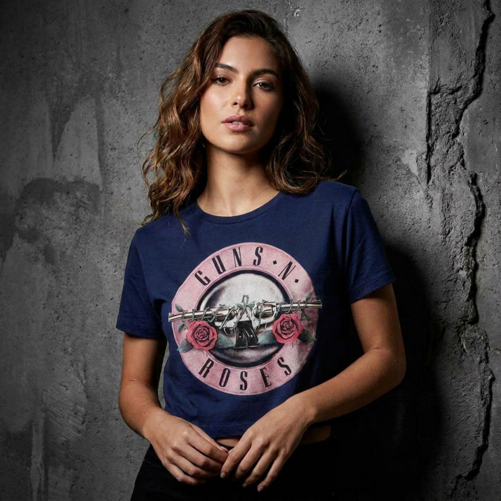 Guns N' Roses Ladies Crop Top: Classic Logo (Navy Blue)