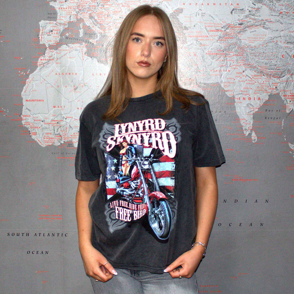 Lynyrd Skynyrd Unisex Stone Wash T-Shirt: Ride Free (Charcoal Grey)