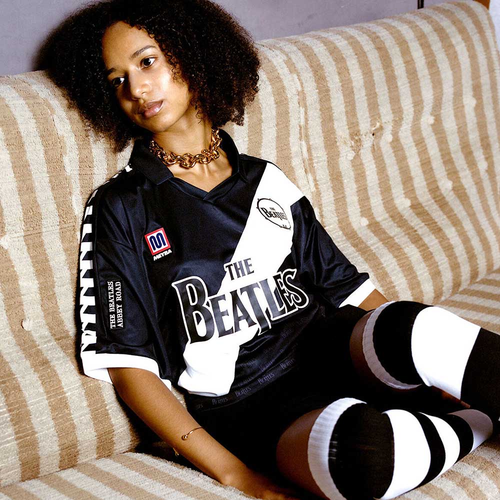 The Beatles Unisex Jersey T-Shirt: Meyba Sash (Black)
