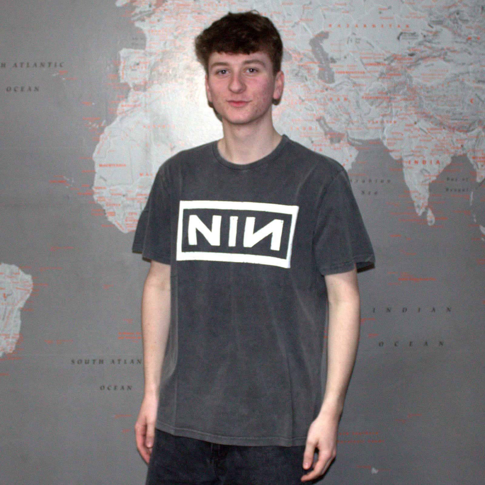 Nine Inch Nails Unisex Stone Wash T-Shirt: Classic Logo (Charcoal Grey)