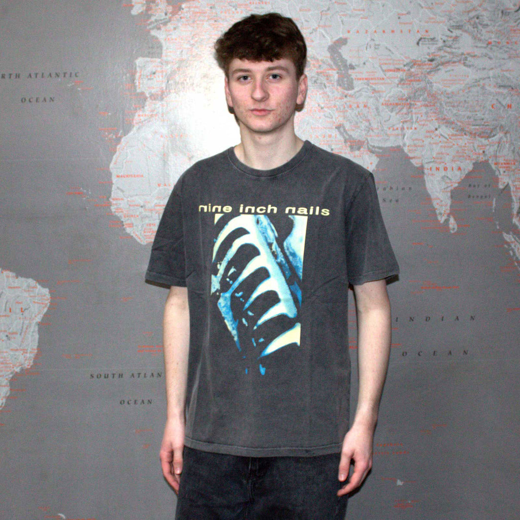 Nine Inch Nails Unisex Stone Wash T-Shirt: PHM & Text Logo (Charcoal Grey)