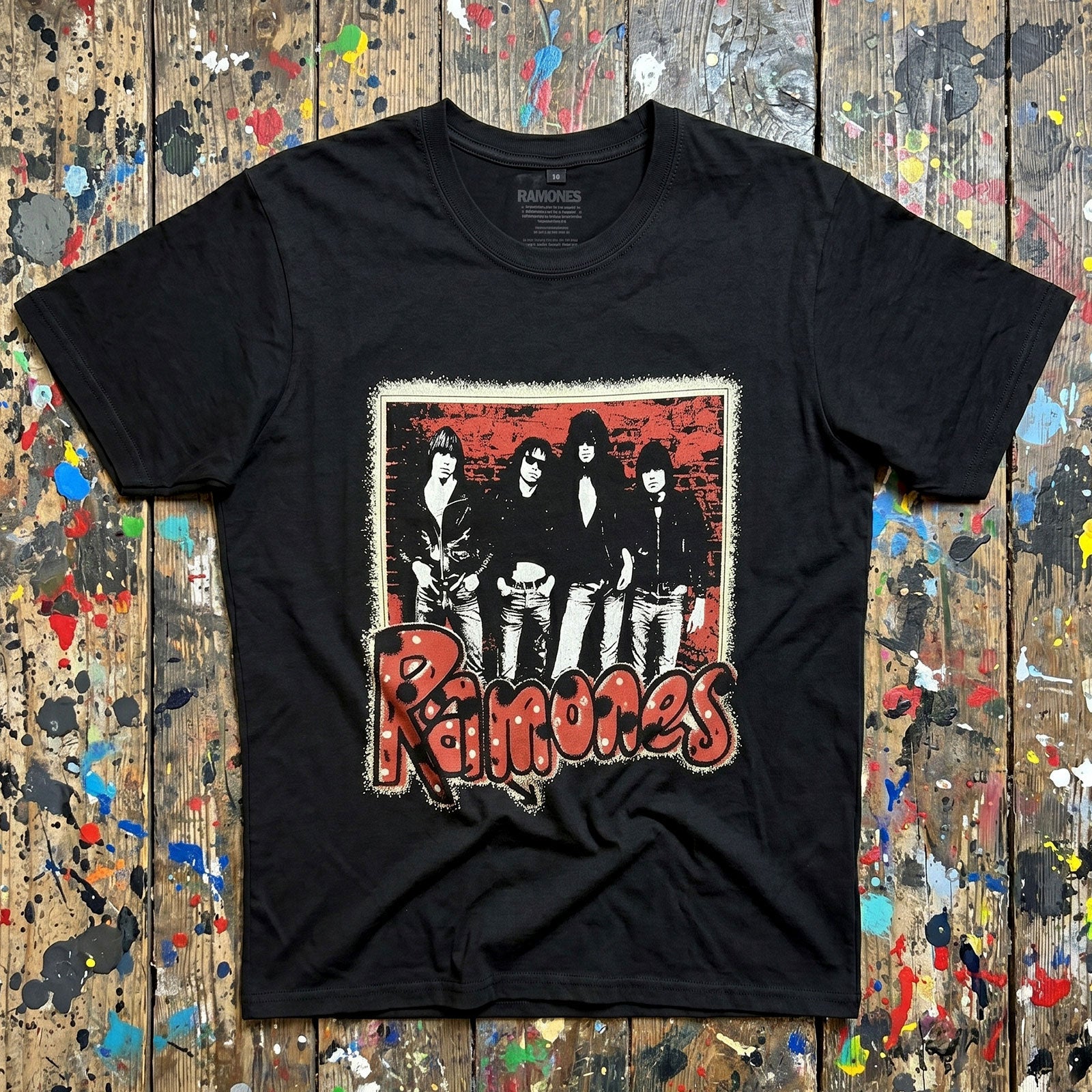 Ramones Unisex Premium Carbon T-Shirt: Graffiti (Black)