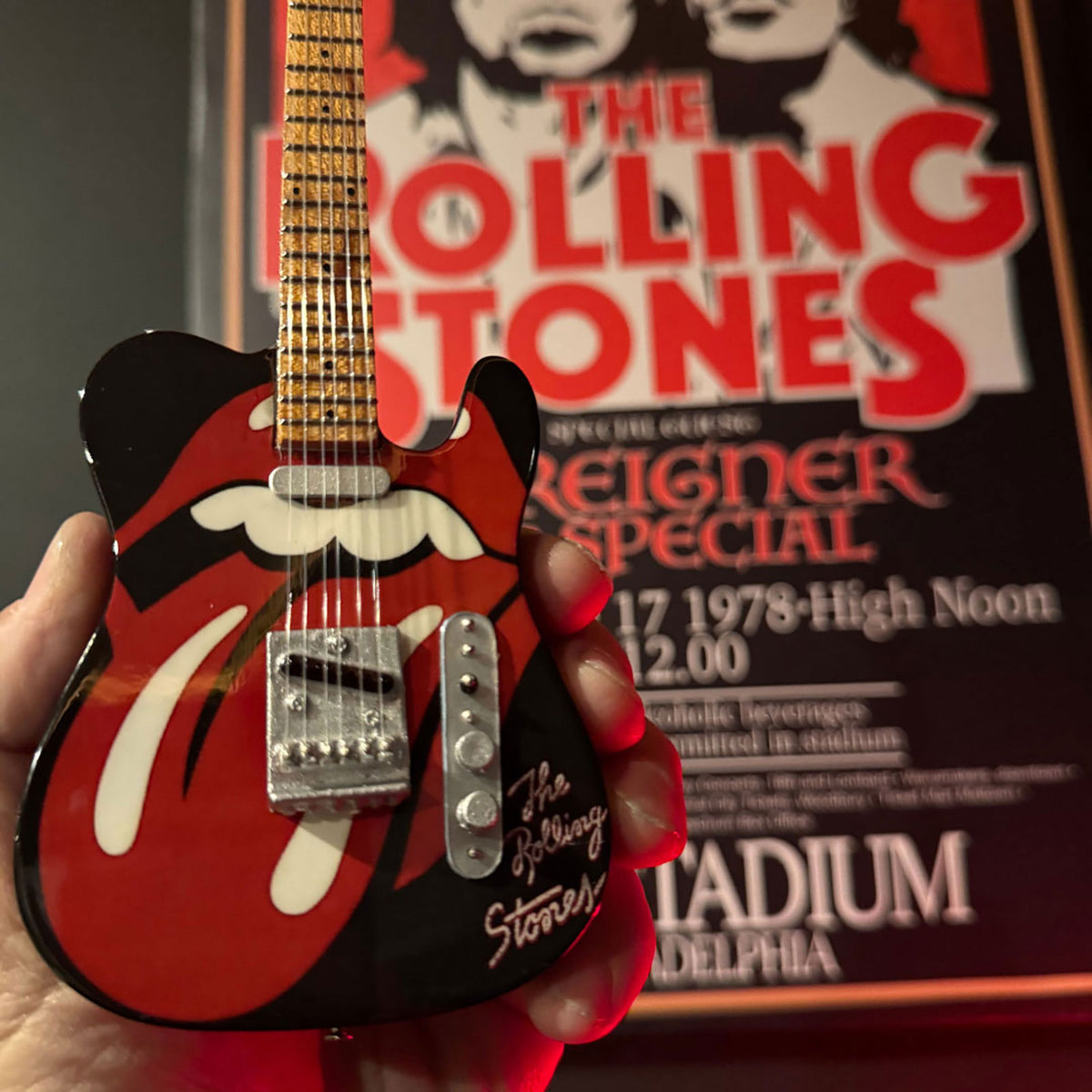 The Rolling Stones  Mini Guitar: Tongue & Lips