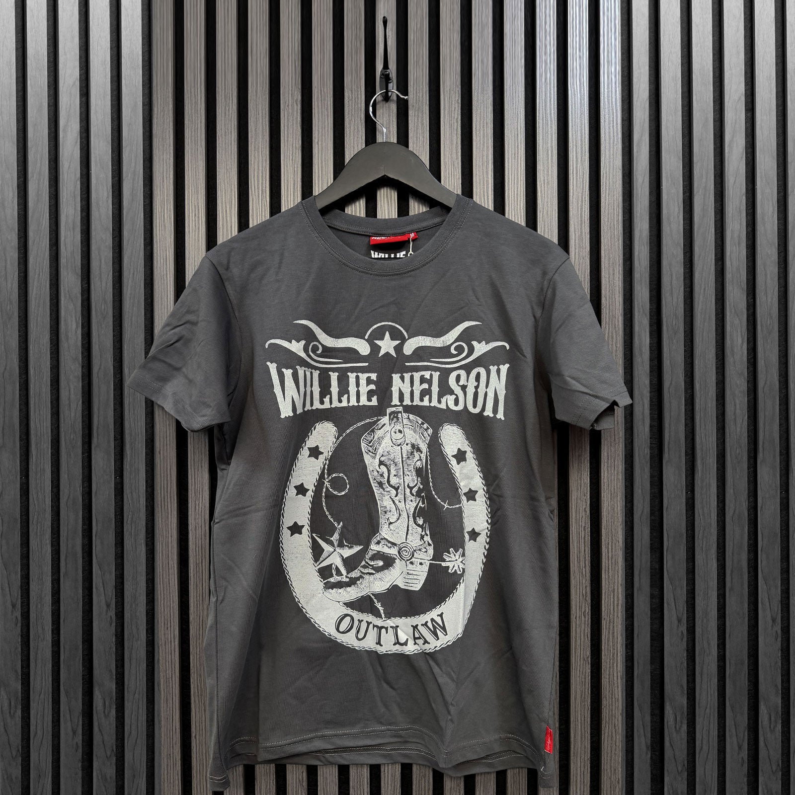Willie Nelson Unisex Unplugged T-Shirt: Outlaw (Charcoal Grey)